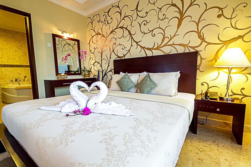 Royal Hotel And Villa Batu Бату Экстерьер фото